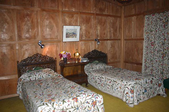 kashmir houseboat honeymoon tour packages