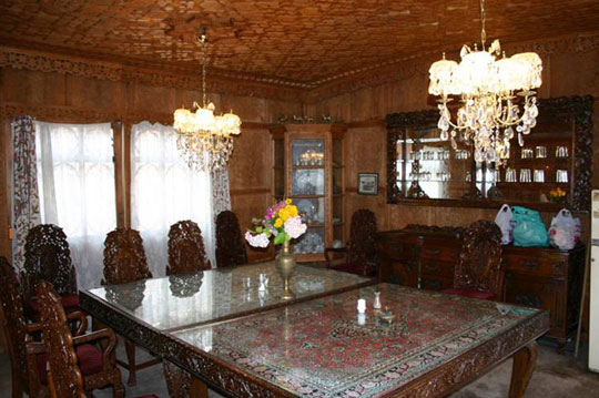 Houseboat Holiday Tour Packages Honeymoon in Kashmir Houseboat